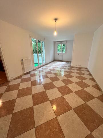 REIMS : Appartement 2 chambres - balcon- Parking couvert - Parc Passe Demoiselle