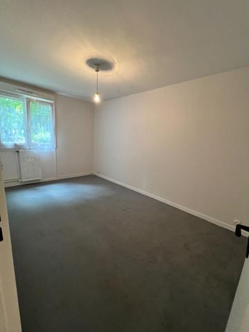 REIMS : Appartement 2 chambres - balcon- Parking couvert - Parc Passe Demoiselle