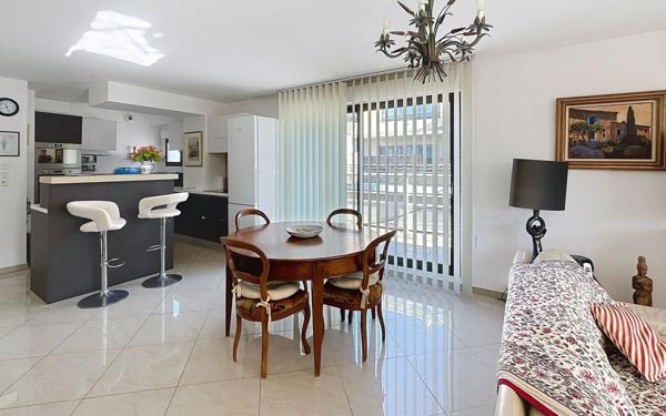 Appartement à vendre    3 pièces • 98,50 m2 Saint-Raphaël