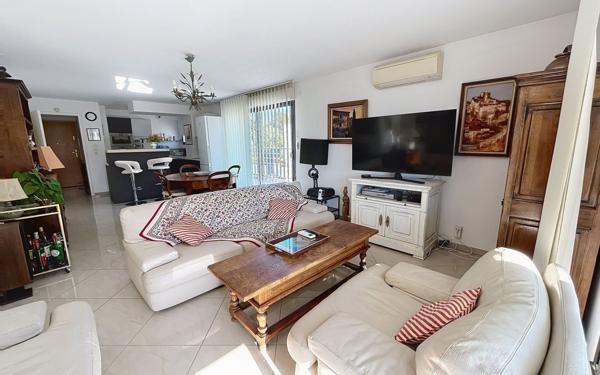 Appartement à vendre    3 pièces • 98,50 m2 Saint-Raphaël