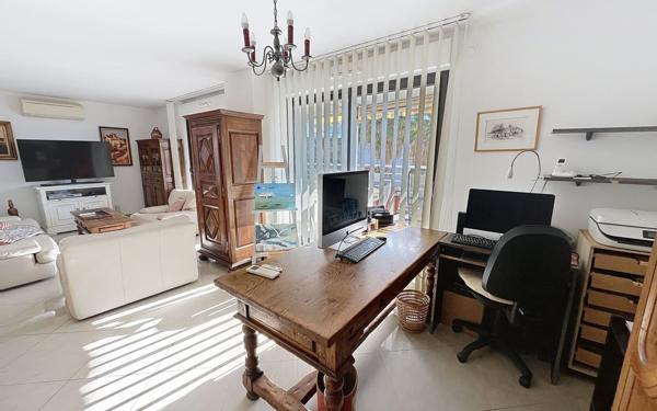 Appartement à vendre    3 pièces • 98,50 m2 Saint-Raphaël