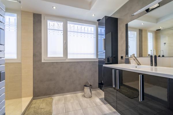 Dpt Aude (11), à vendre NARBONNE maison P7 de 232 m² - Terrain de 1 065,00 m²