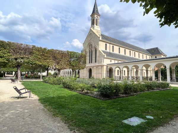 Résidence haut standing avec balcons, parking et cave