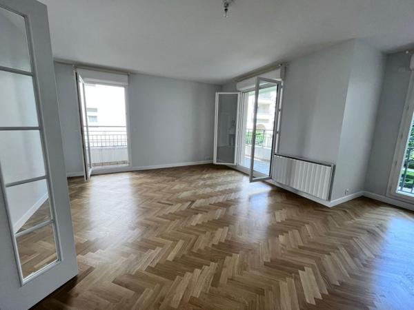 Résidence haut standing avec balcons, parking et cave