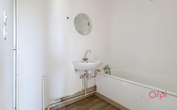 Appartement à vendre    4 pièces • 67,42 m2 Vaulx-en-Velin