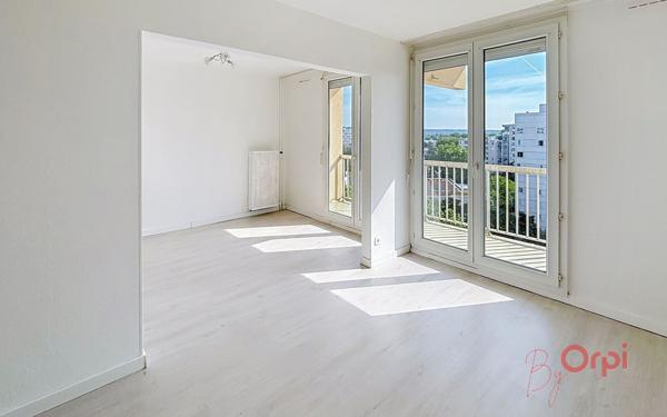 Appartement à vendre    4 pièces • 67,42 m2 Vaulx-en-Velin