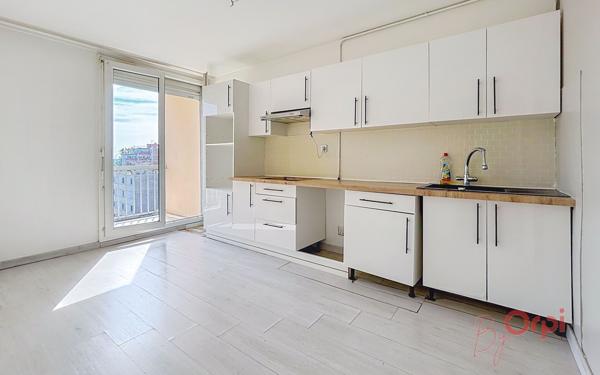 Appartement à vendre    4 pièces • 67,42 m2 Vaulx-en-Velin