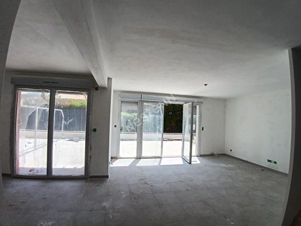 Villa T5 en R+2 de 139,50 m² avec 4 terrasses .