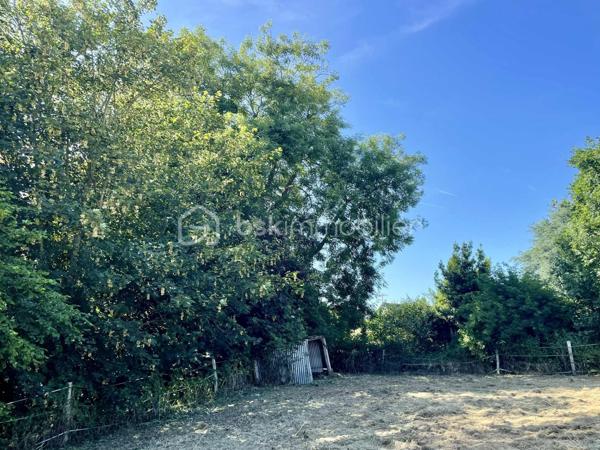 Terrain de 3 066 m²