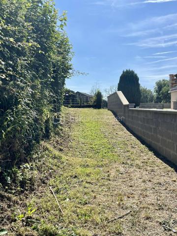 Terrain de 3 066 m²