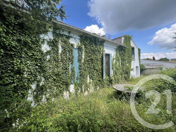 Maison à vendre  8 pièces - 236 m 2   ST PIERRE D OLERON  - 17