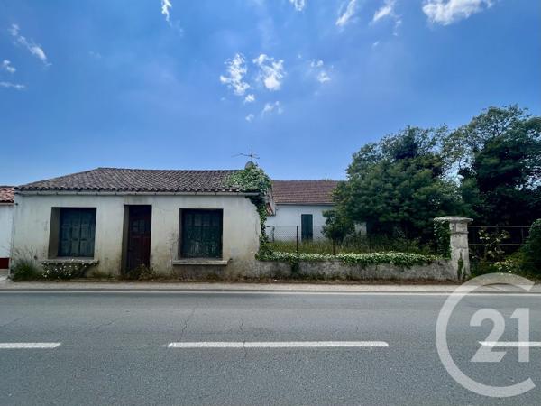 Maison à vendre  8 pièces - 236 m 2   ST PIERRE D OLERON  - 17