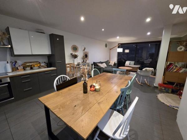 TOURCOING -APPARTEMENT (STYLE MAISON) 3 CHAMBRES - COUR - PARKING