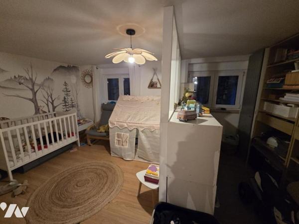 TOURCOING -APPARTEMENT (STYLE MAISON) 3 CHAMBRES - COUR - PARKING