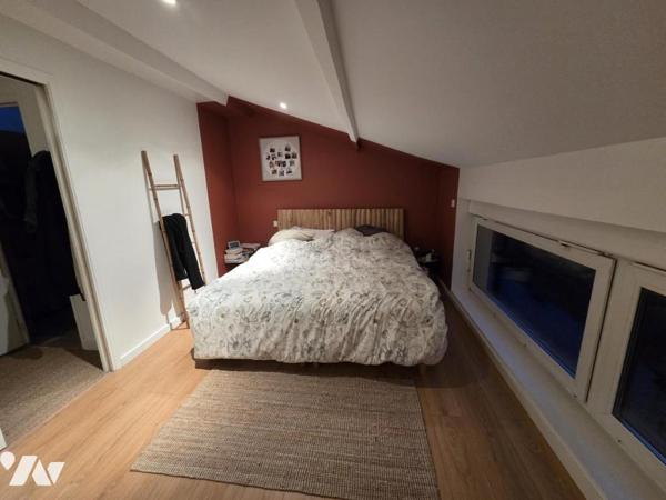 TOURCOING -APPARTEMENT (STYLE MAISON) 3 CHAMBRES - COUR - PARKING