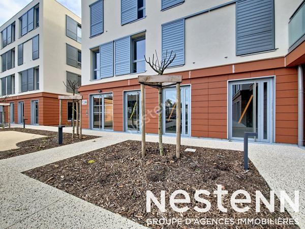 GENAS CENTRE secteur HALLE DU MARCHE - Local professionnel brut de 37 m² dans résidence neuve