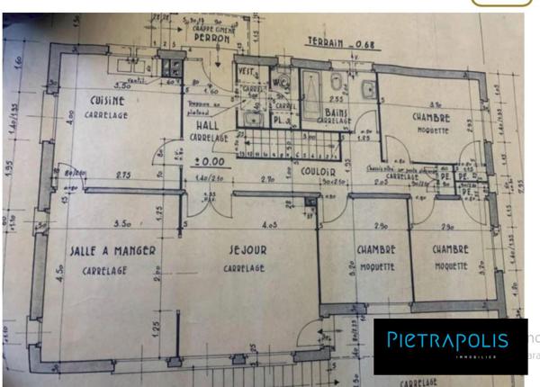 MAISON FAMILIALE DE CARACTERE - GRANDE PISCINE - SOUS SOL COMPLET - TERRAIN DE 1845m2 ARBORE ET CLOTURE
