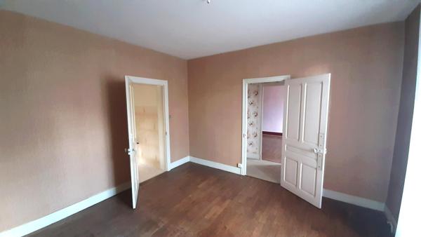 Maison des années 1930 divisée en deux logements