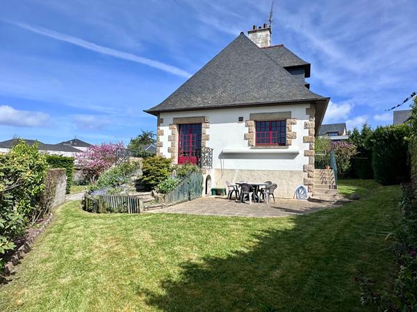 Maison individuelle sur grand terrain paysagé à Saint Servan