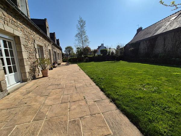 BELLE LONGERE BRETONNE AVEC BEAUCOUP DE CACHET DE 142 m2 dans un petit village calme du Morbihan  (20 min de Lorient - 5 min de Caudan - 5 min de Pont Scorff - 5 min de Cléguer - 25 min de Quimperlé)