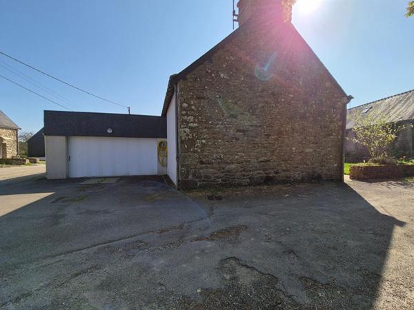 BELLE LONGERE BRETONNE AVEC BEAUCOUP DE CACHET DE 142 m2 dans un petit village calme du Morbihan  (20 min de Lorient - 5 min de Caudan - 5 min de Pont Scorff - 5 min de Cléguer - 25 min de Quimperlé)