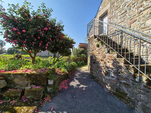 BELLE LONGERE BRETONNE AVEC BEAUCOUP DE CACHET DE 142 m2 dans un petit village calme du Morbihan  (20 min de Lorient - 5 min de Caudan - 5 min de Pont Scorff - 5 min de Cléguer - 25 min de Quimperlé)