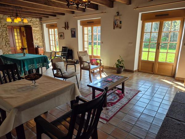 BELLE LONGERE BRETONNE AVEC BEAUCOUP DE CACHET DE 142 m2 dans un petit village calme du Morbihan  (20 min de Lorient - 5 min de Caudan - 5 min de Pont Scorff - 5 min de Cléguer - 25 min de Quimperlé)