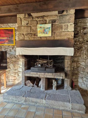 BELLE LONGERE BRETONNE AVEC BEAUCOUP DE CACHET DE 142 m2 dans un petit village calme du Morbihan  (20 min de Lorient - 5 min de Caudan - 5 min de Pont Scorff - 5 min de Cléguer - 25 min de Quimperlé)