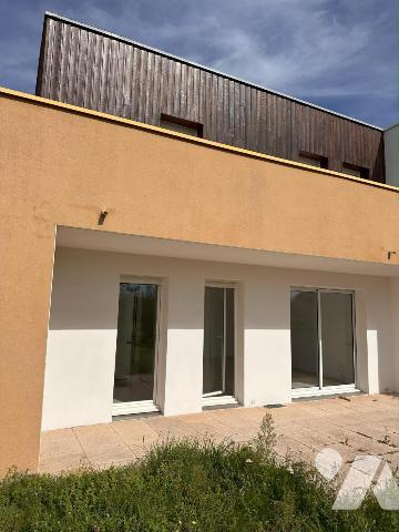 A VENDRE 56 VANNES Est proche commerces Beaupré, maison mitoyenne sur jardin sud 239 m²,