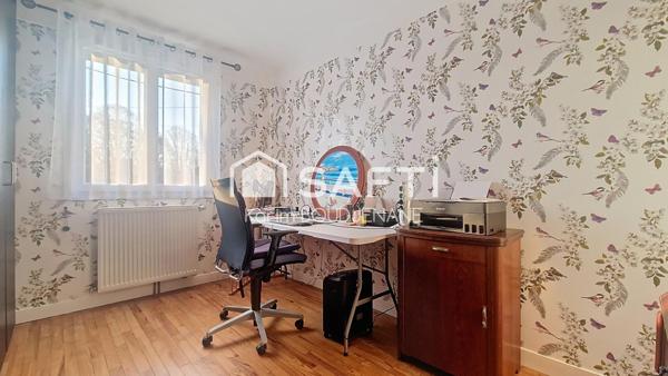 De plain pied surelevé, 2 chambres, sous sol total