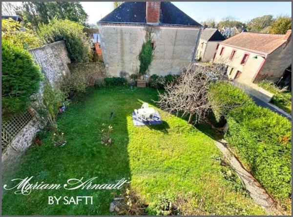 Maison divisée en 2 appartements avec garage et jardin