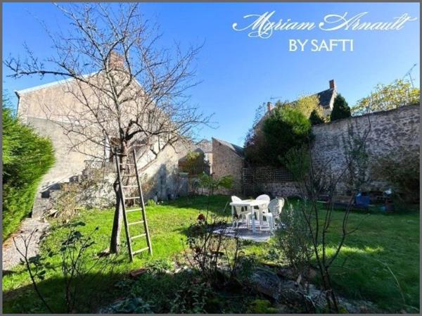 Maison divisée en 2 appartements avec garage et jardin