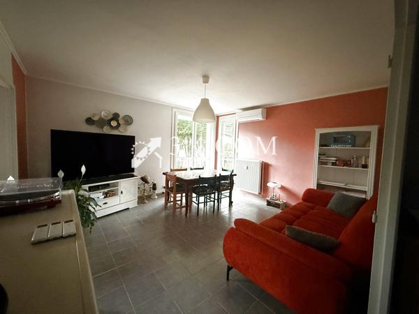 Appartement
                                                                                                                                                                                                                                                                                                                        4 pièce(s)                                                                                                                                                                                                          3 chambre(s)                                                                                                                                                                                                          70  m²