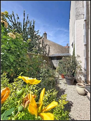 Appartement à vendre 3 pièces PARTHENAY (79) 95,24 m² Immeuble remarquable, terrasse privative