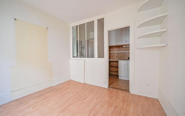 Appartement à vendre    2 pièces • 35,69 m2 Paris 18