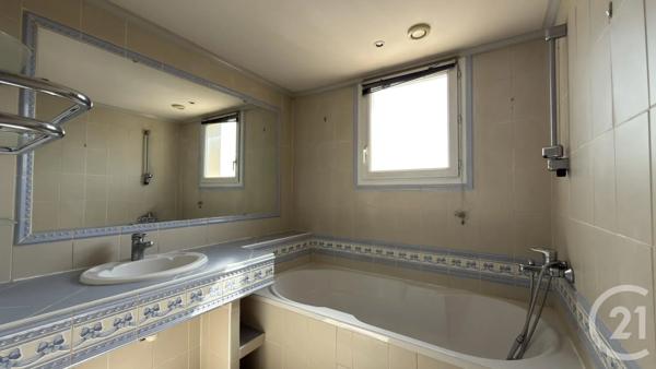 Appartement T3 à vendre  3 pièces - 55,91 m 2   LA VALETTE DU VAR  - 83