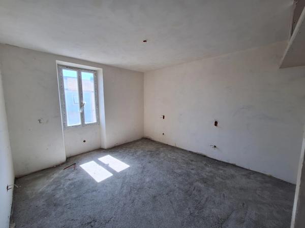 🏡 À VENDRE – Maison de ville 213 m² avec 4 appartements à finir de rénover – RISCLÉ (Gers 32)