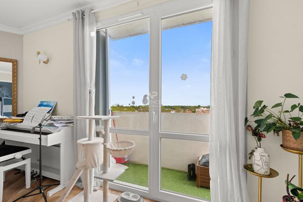 Appartement Saint Germain En Laye 3 pièces 59.23 m2 Refait à neuf €270 000 ** - Référence 17952