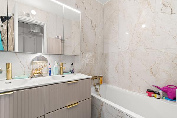 Appartement Saint Germain En Laye 3 pièces 59.23 m2 Refait à neuf €270 000 ** - Référence 17952