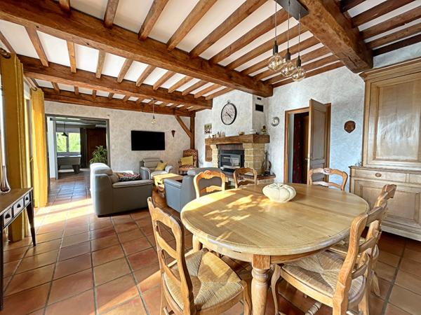 Maison d'Exception à Vendre à Signy l'Abbaye - 8 Pièces, 225 m² sur 7000 m² de Terrain