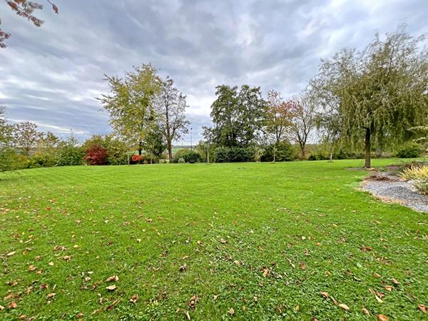 Maison d'Exception à Vendre à Signy l'Abbaye - 8 Pièces, 225 m² sur 7000 m² de Terrain