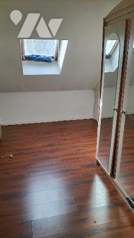 L'étude notariale GAUME vous propose cette petite maison avec jardin au centre de COURTENAY(Loiret)