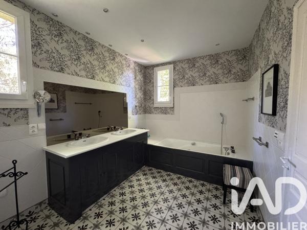 Maison à vendre 20 pièces 549 m² Saint-Jean-d'Aigues-Vives
