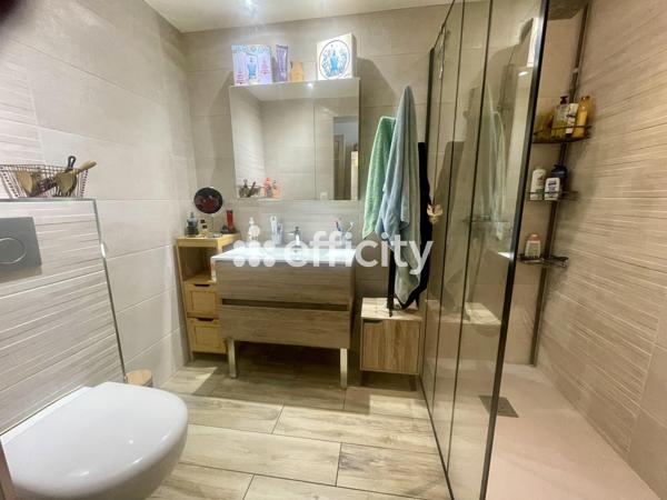 Maison
         6 pièces
        - 113 m² 240 990 €*