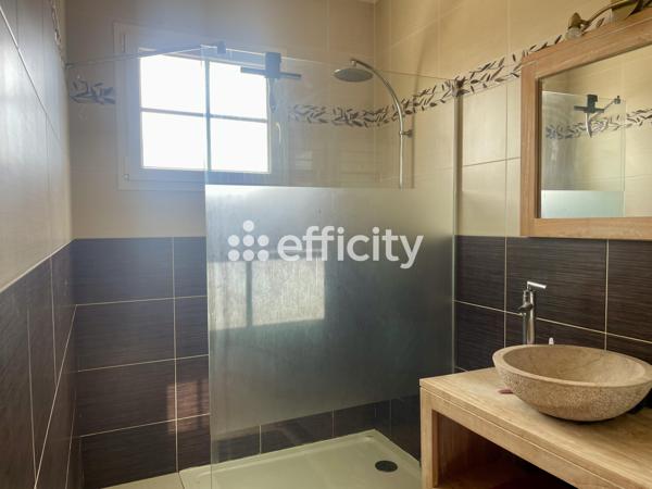 Maison
         6 pièces
        - 113 m² 240 990 €*