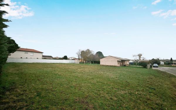 Terrain à vendre    La Salvetat-Saint-Gilles