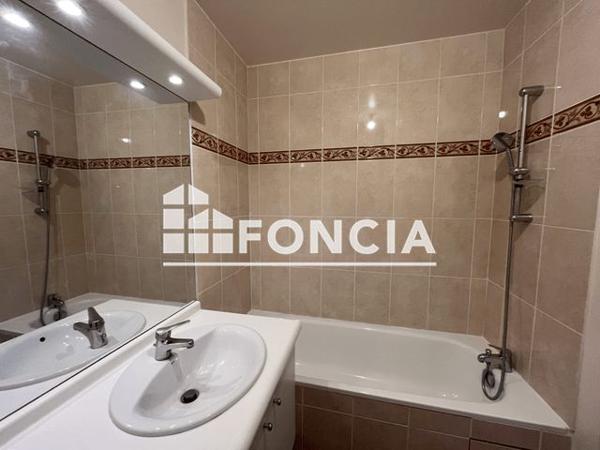 Location Appartement 4 pièces 88.3 m² - 2 PLACE DU MARCHE Dreux 28100