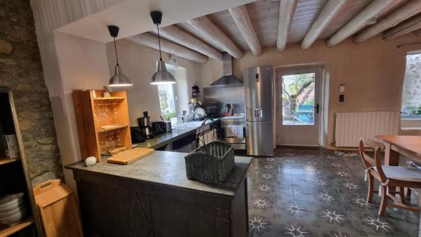 AUTHENTIQUE MAS ARDÉCHOIS AVEC PISCINE