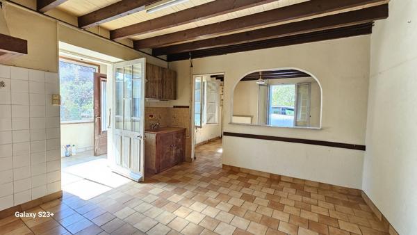 MAISON EN PIERRE A RENOVER