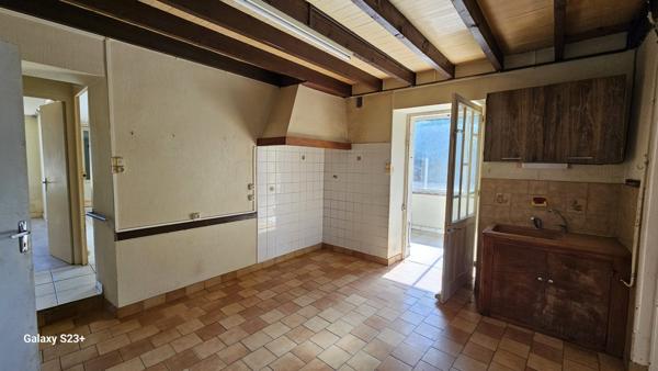 MAISON EN PIERRE A RENOVER